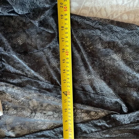 CHANGE Black Lace Robe - Picture 4 of 5